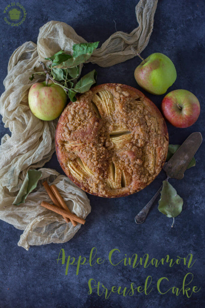 Apple Cinnamon Streusel cake | lilcupcakemonkey.com