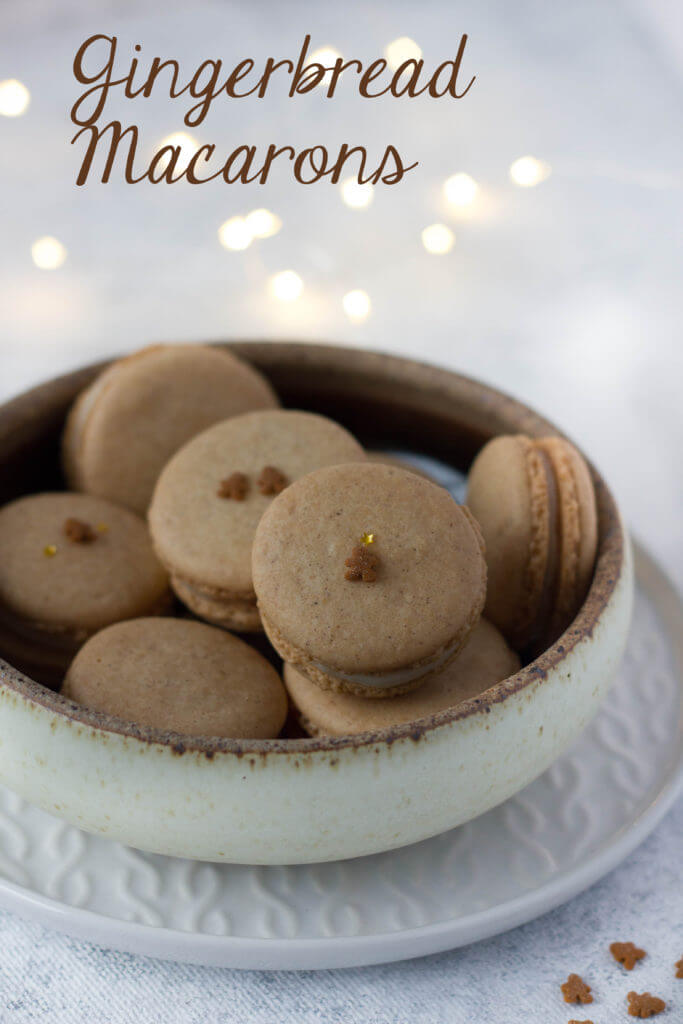 Gingerbread French Macarons filled with Cream Cheese | lilcupcakemonkey.com