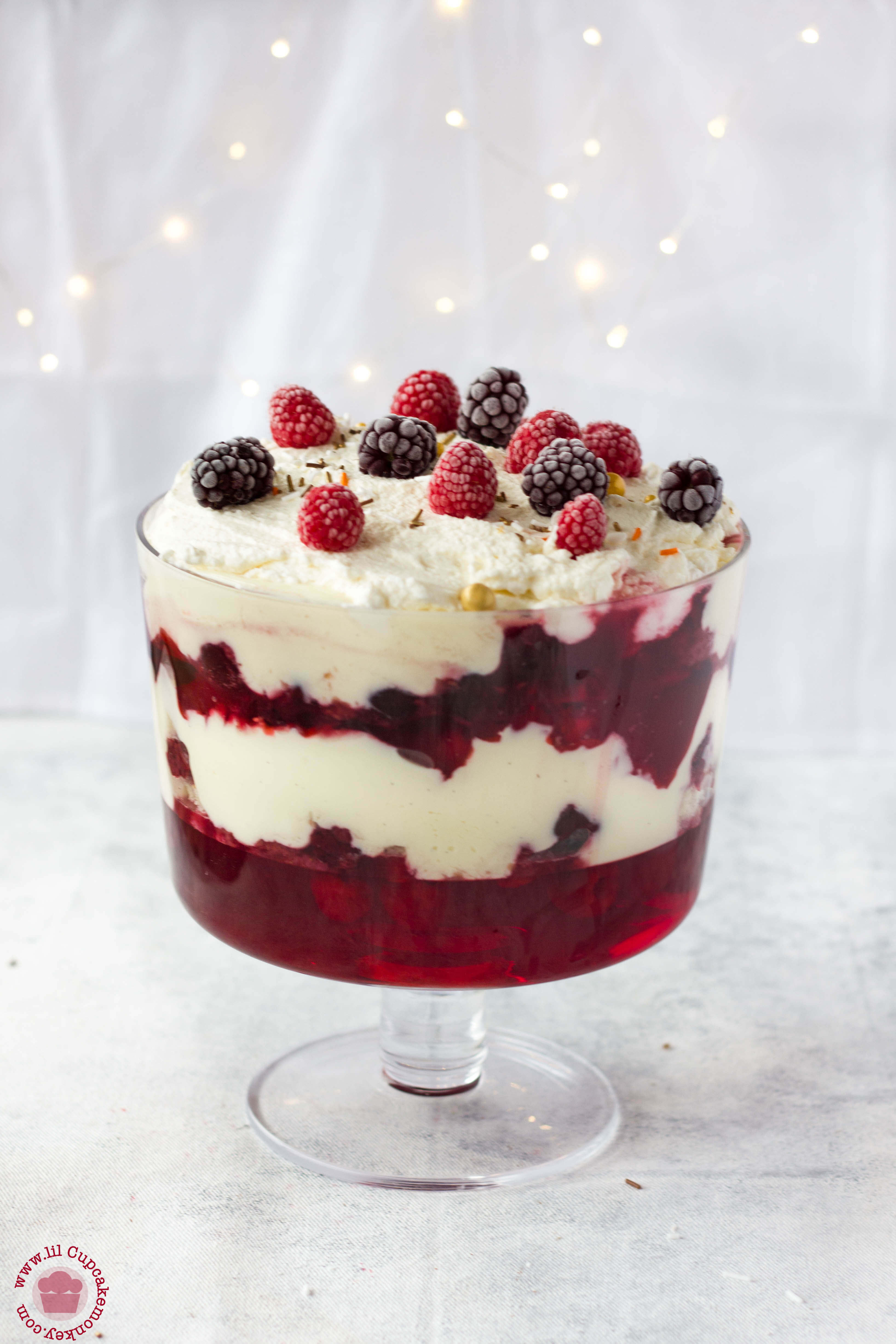 Christmas Trifle Mixed berry trifle with raspberry jelly Lil Cupcake