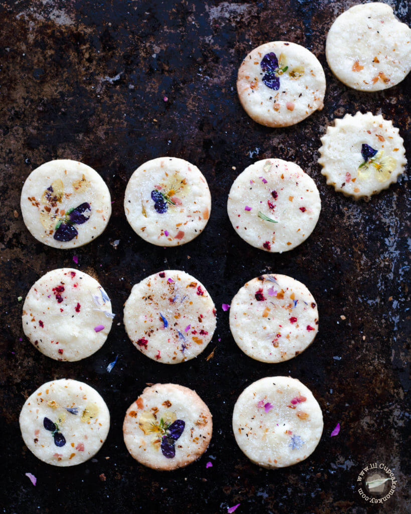 rose and raspberry shortbread_edible flowers | lilcupcakemonkey.com