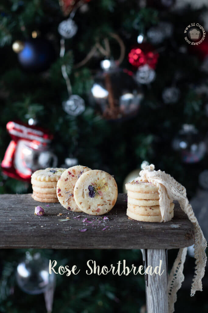 rose and raspberry shortbread_edible flowers | lilcupcakemonkey.com